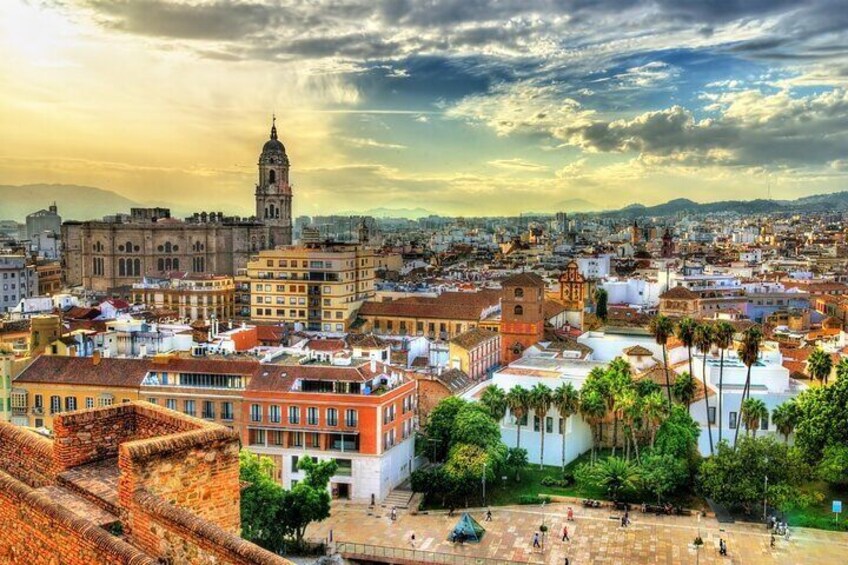 Malaga Scavenger Hunt and Self-Guided Walking Tour