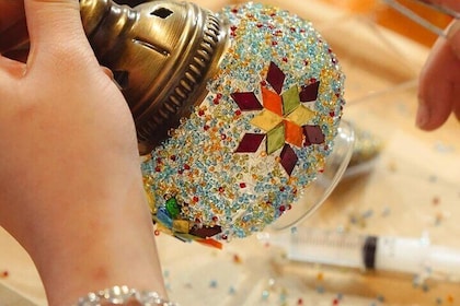 Atelier de lampes en mosaïque turque