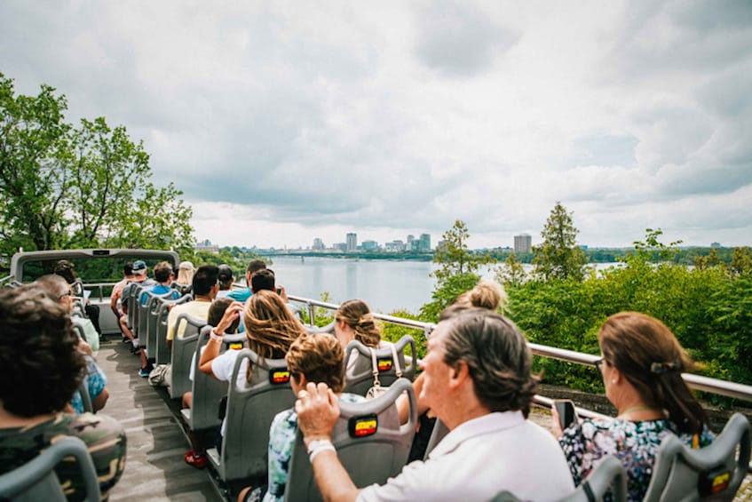 Picture 2 for Activity Ottawa: Hop-On Hop-Off Guided City Tour Pass