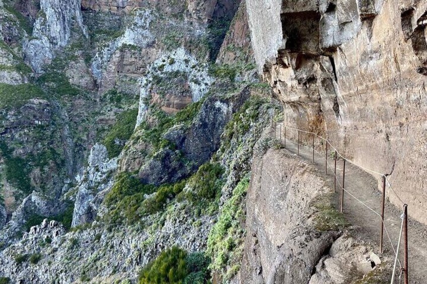 Morning Transfer To Pico Do Arieiro, Hike To Pico Ruivo & Return From Teixeira