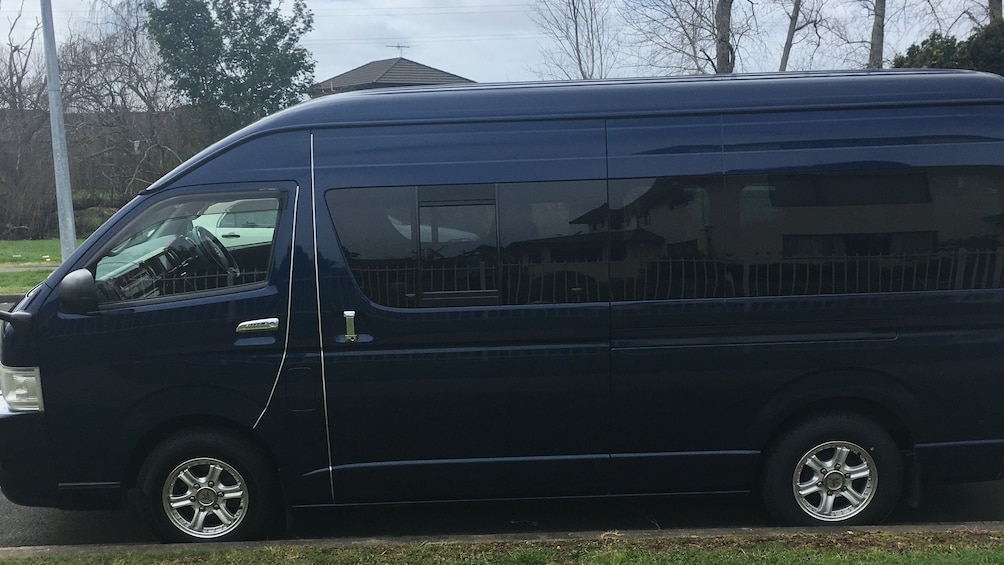 Private Minibus: Auckland Airport to Princes Wharf