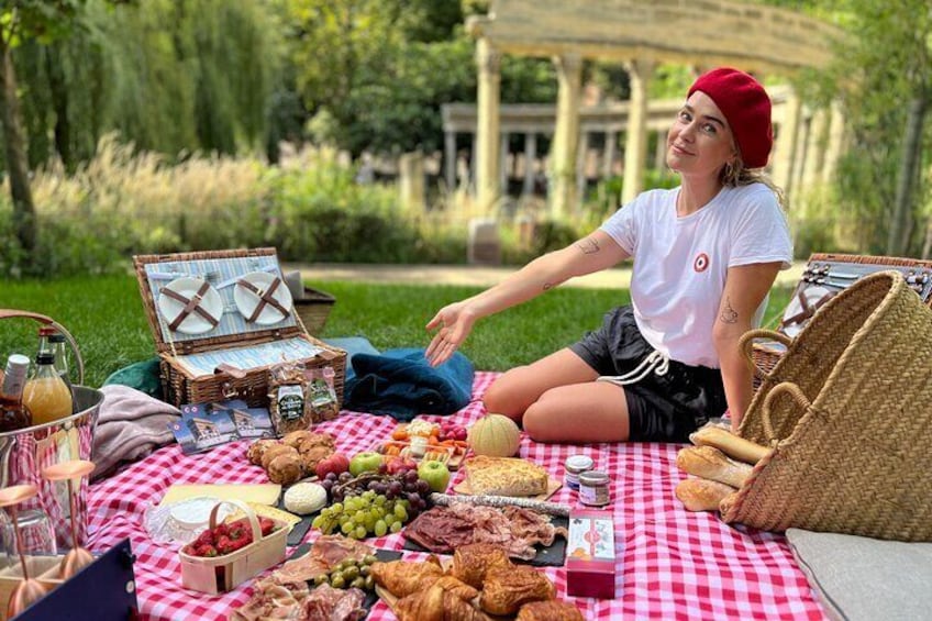 Parisian Picnic by the Eiffel Tower: a Tast of French Specials