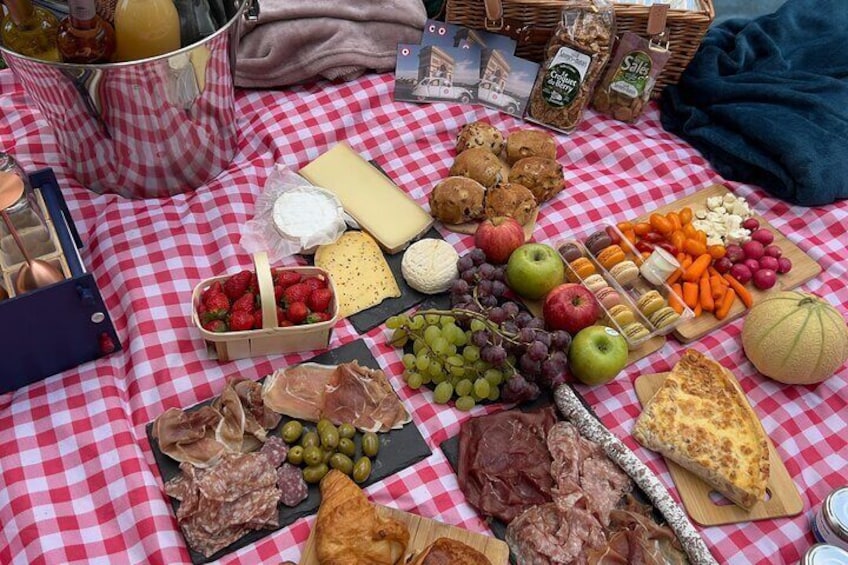 Parisian Picnic by the Eiffel Tower: a Tast of French Specials