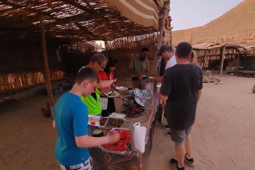 Hurghada 4WD Jeep Safari Adventures and Stars Watching 