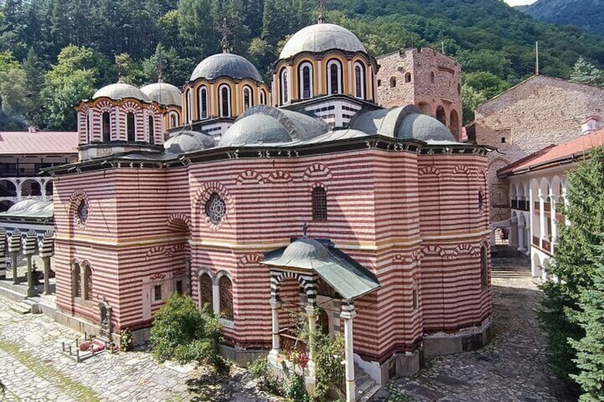 Explore during the day the museum and the hidden treasures in the monastery :)