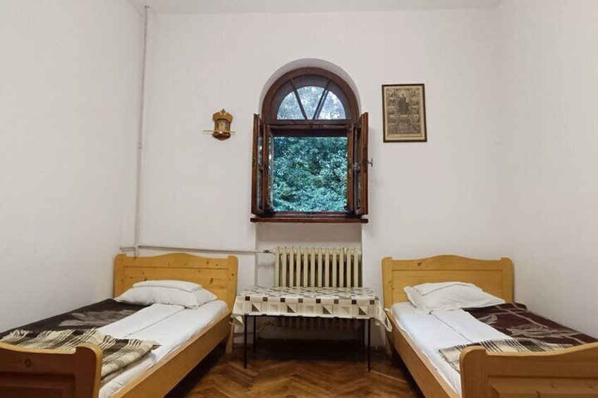 Very comfortable private room with heating, hot water and private bathroom :)