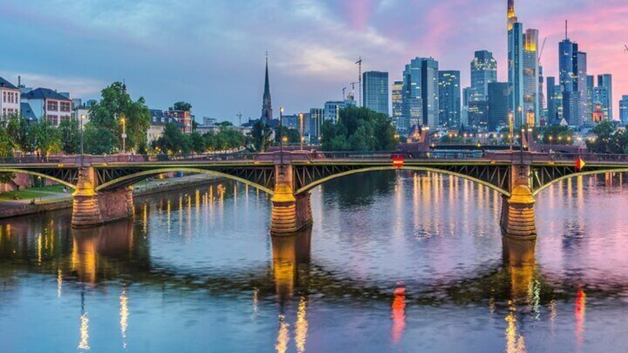 Frankfurt Scavenger Hunt and Highlights Self-Guided Tour