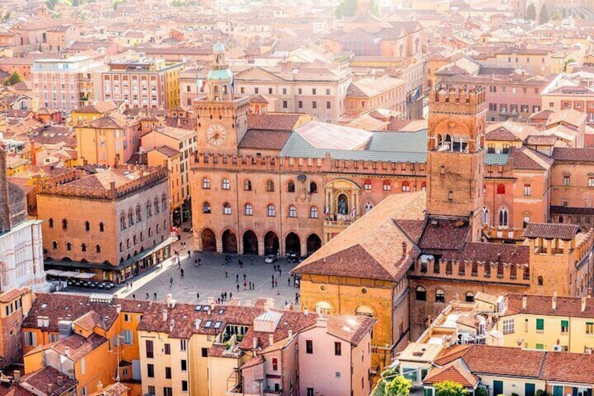 Bologna Scavenger Hunt and Self-Guided Walking Tour