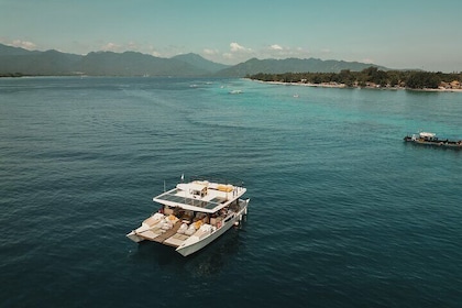 4 - i - 1 • Gili Islands Halvdags snorkeltur med katamaran og frokost