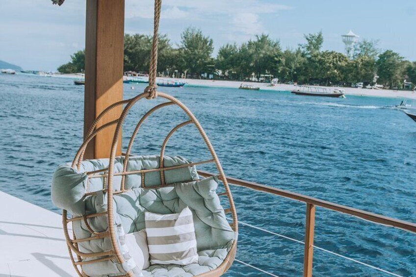 Snorkeling Experience with Breakfast on Utopia Catamaran at Gili Trawangan