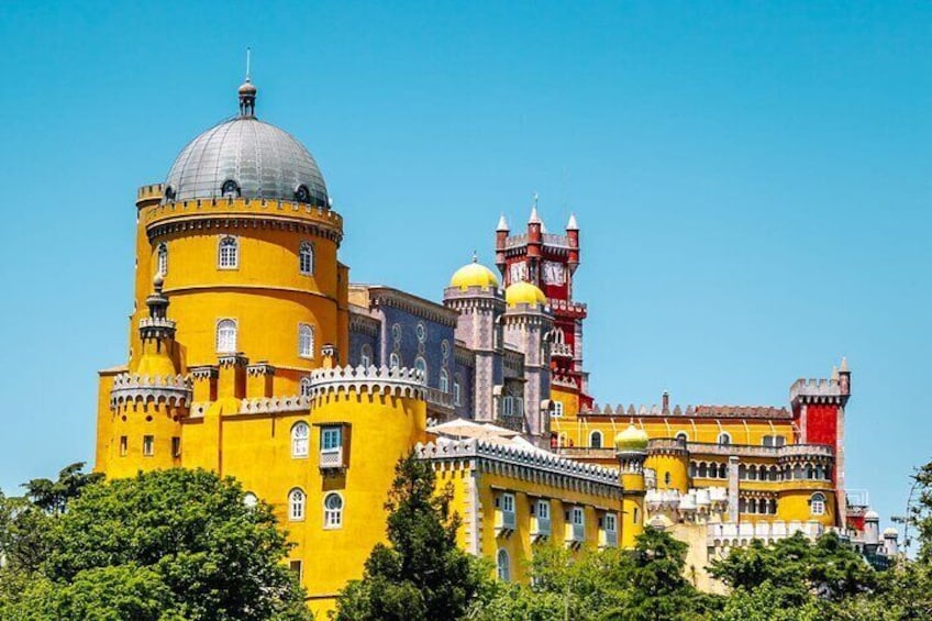 Private Tour of Sintra, Palaces and Mountain by Tuk Tuk