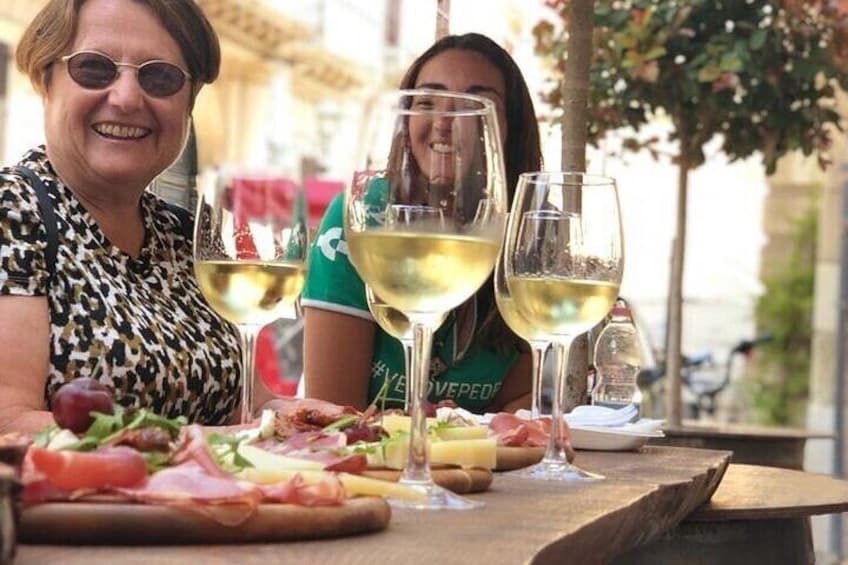 Guided Group Tour in Lecce and Wine Discovery with an Oenologist