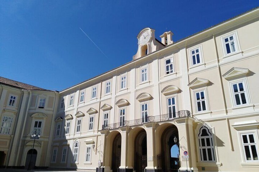 Guided btour to the Royal Palace of Portici and the Golden Mile