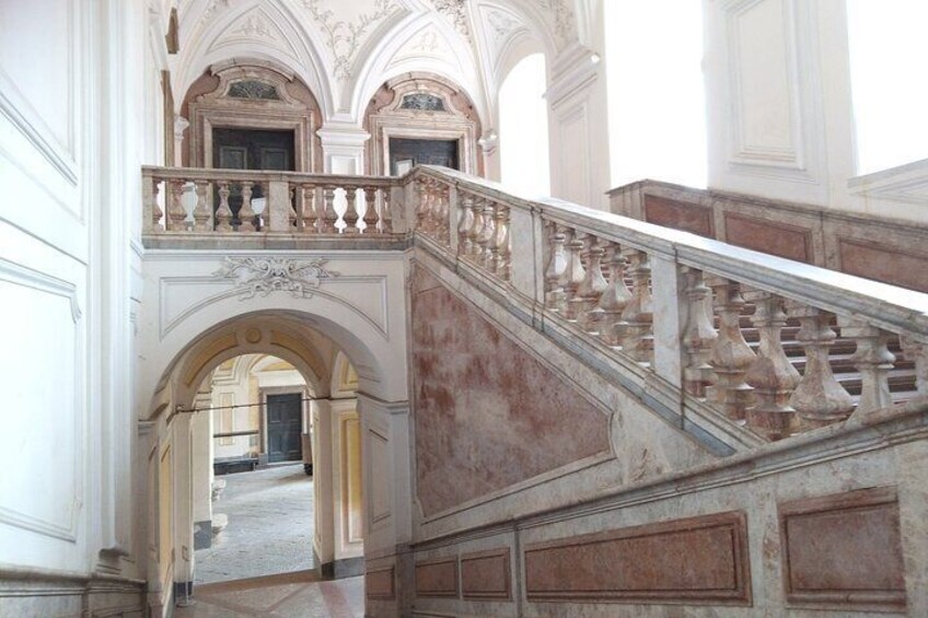 Guided btour to the Royal Palace of Portici and the Golden Mile