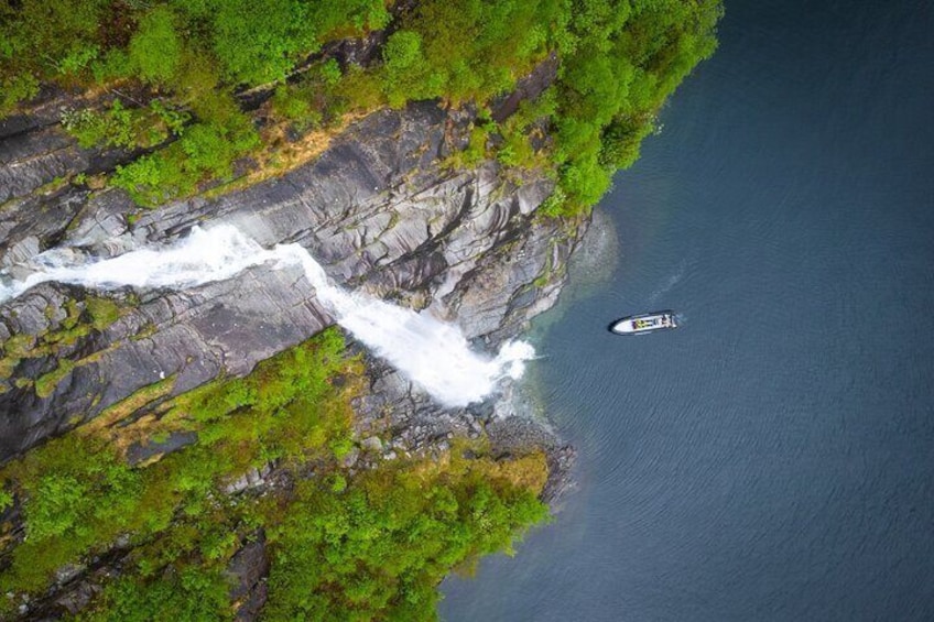 Scenic Hardangerfjord & Fyksesund RIB adventure from Norheimsund