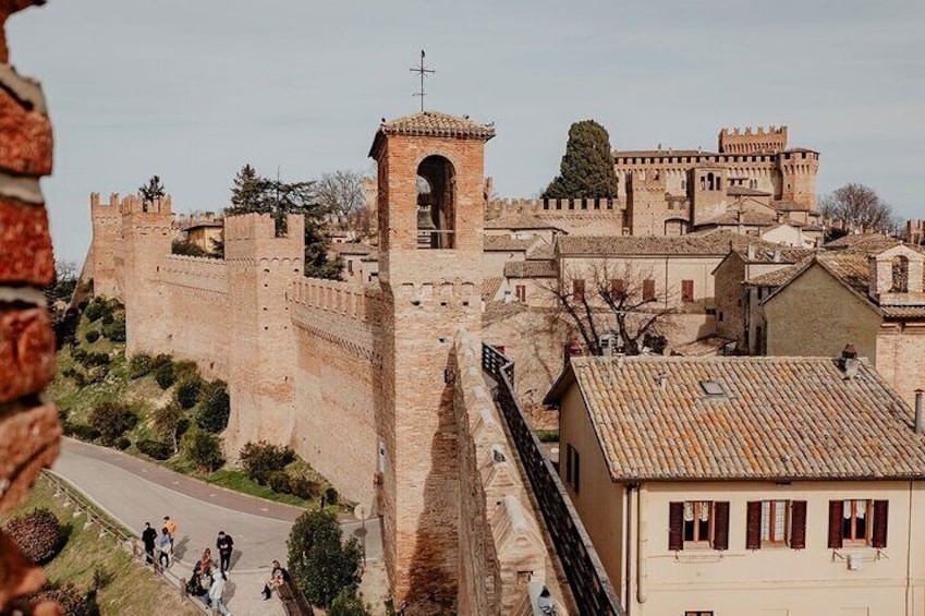 Gradara: Complete guided tour in small groups