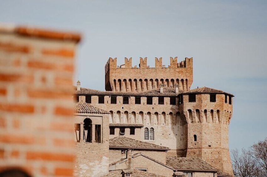 Gradara: Complete guided tour in small groups