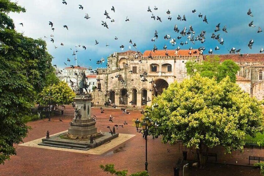6 Hours Private Tour in Santo Domingo with Lunch 