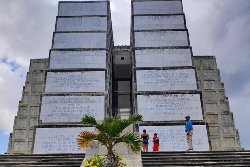 6 Hours Private Tour in Santo Domingo with Lunch 