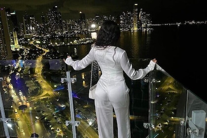 PRIVÉ NACHTTOUR in PANAMA CITY + POIN 360° uitzicht