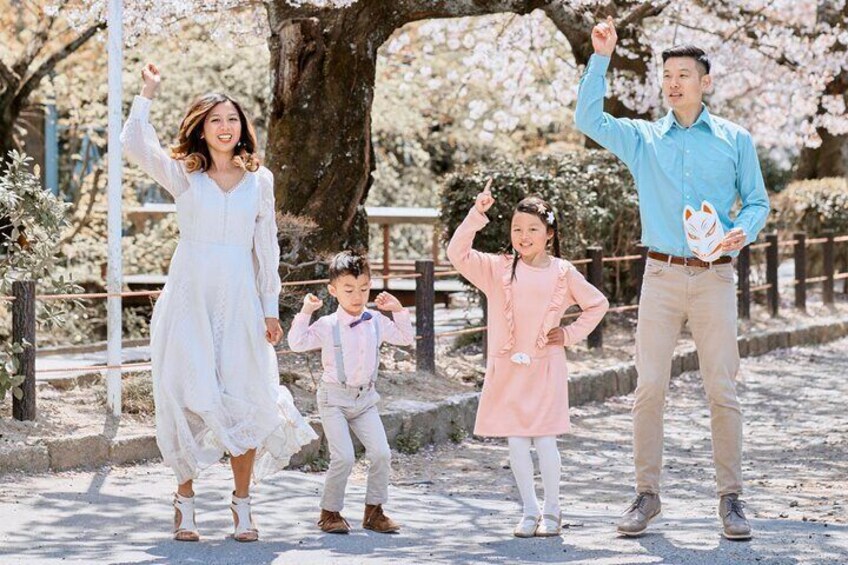 Cherry Blossom Family Portrait during March 20 ～April 10