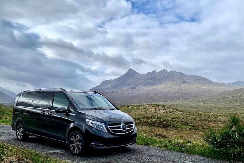 Mary Queen of Scots - Private Luxury MPV Day Tour from Edinburgh 