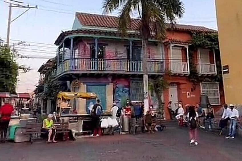 Walled City and Getsemani Tour With A Bourdain-Style Lunch