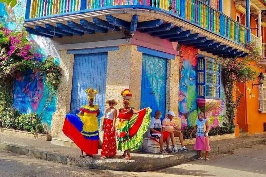 Walled City and Getsemani Tour With A Bourdain-Style Lunch