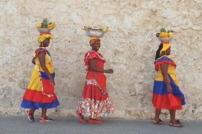 Walled City and Getsemani Tour With A Bourdain-Style Lunch