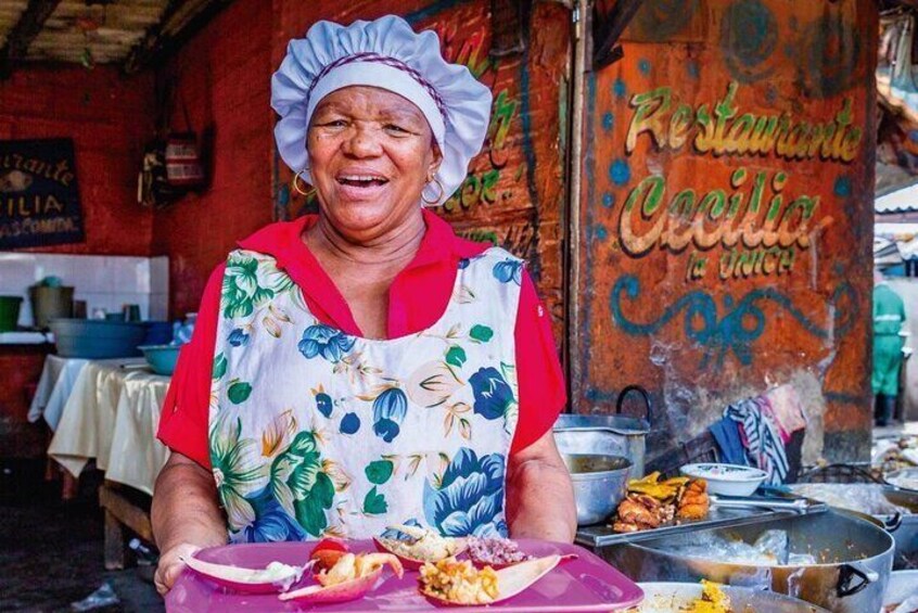 Walled City and Getsemani Tour With A Bourdain-Style Lunch