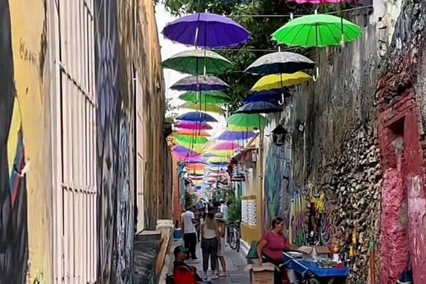 Walled City and Getsemani Tour With A Bourdain-Style Lunch