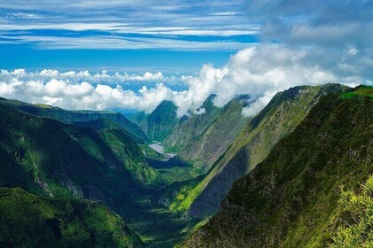 Day tour of the mountains to the Volcano + breakfast