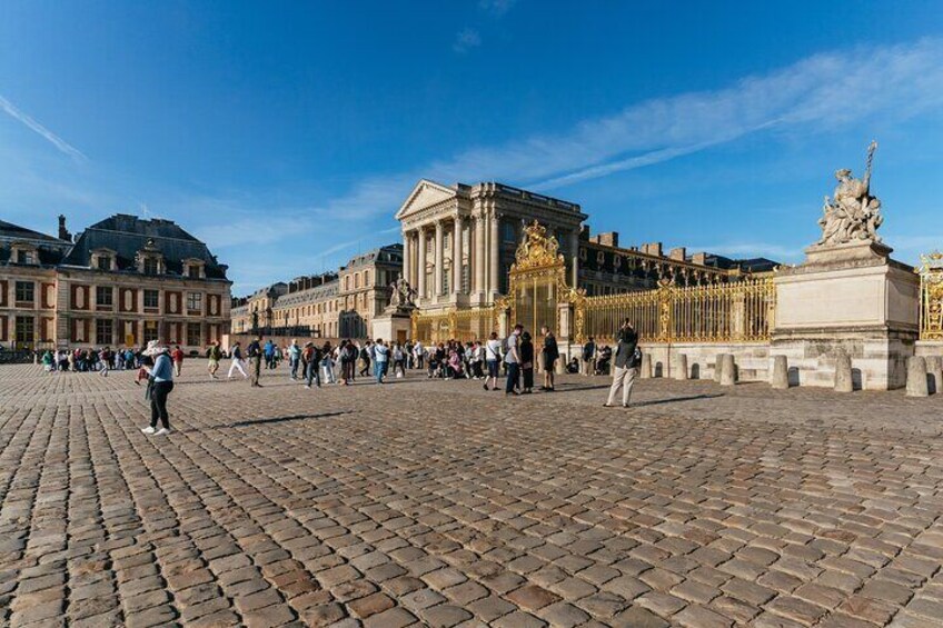 Palace of Versailles and Gardens by Bus from Paris