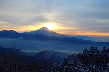2-Day Private Guided Overnight Hike & Buddhist Temple Stay in Shichimenzan