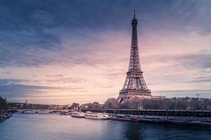 Full-Day Paris Private VIP Tour with Shopping and Cabaret Experience