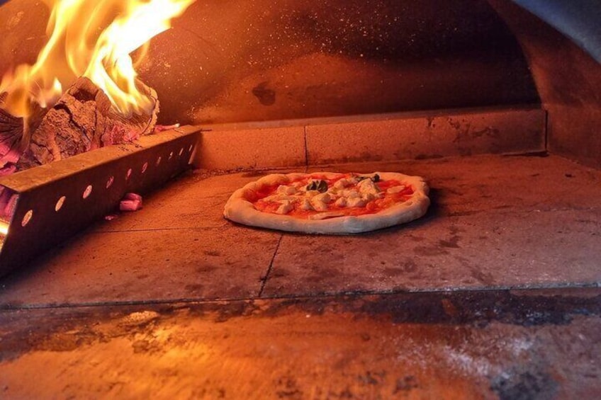 Neapolitan DOC Pizza Course And Cooking in a Wood Oven