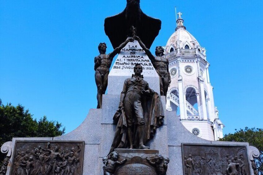 Plaza Simón Bolívar, Casco Antiguo