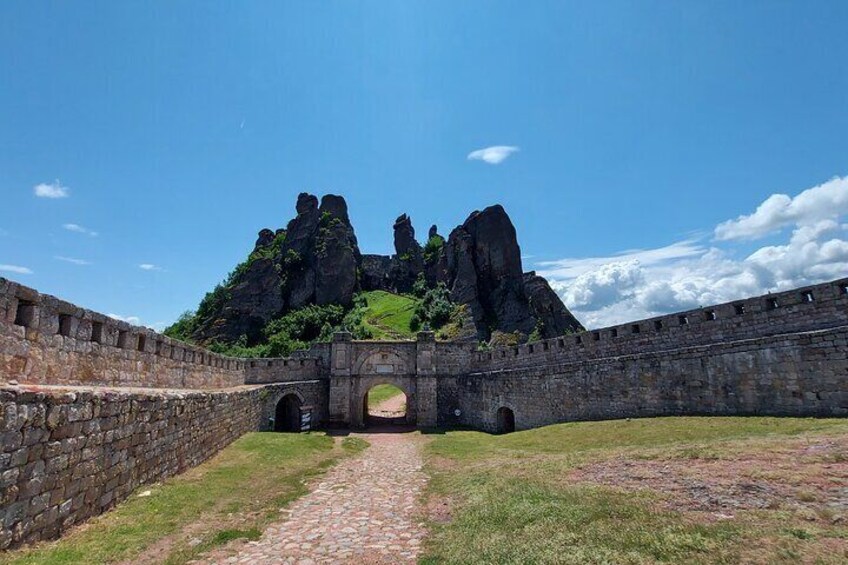 Full-Day Belogradchik Rocks and Venetsa Cave Tour from Sofia