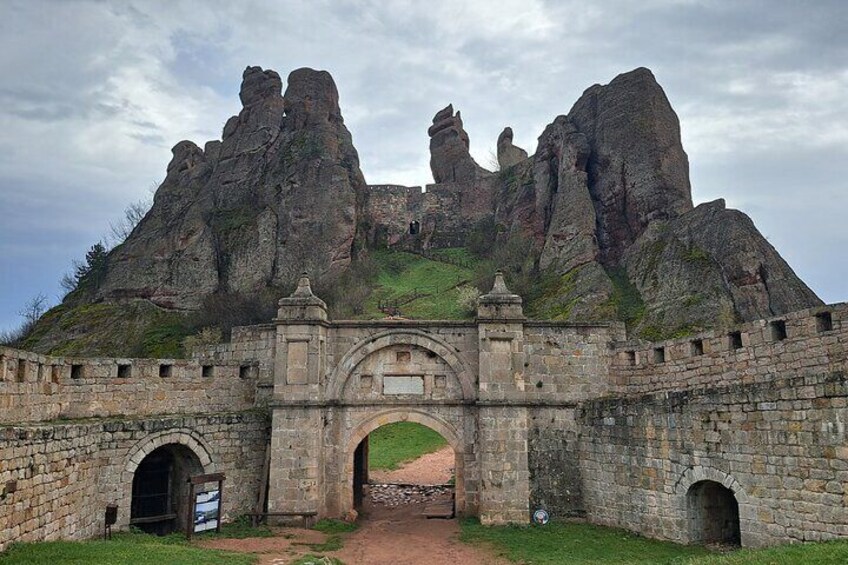 Full-Day Belogradchik Rocks and Venetsa Cave Tour from Sofia