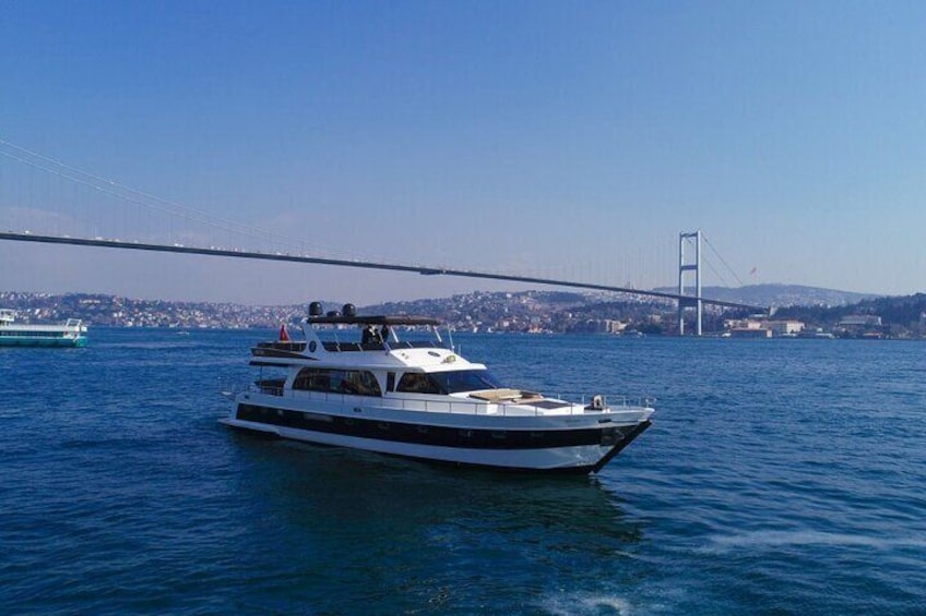 2-Hours Luxury Private Yacht Cruise on Bosphorus Istanbul 