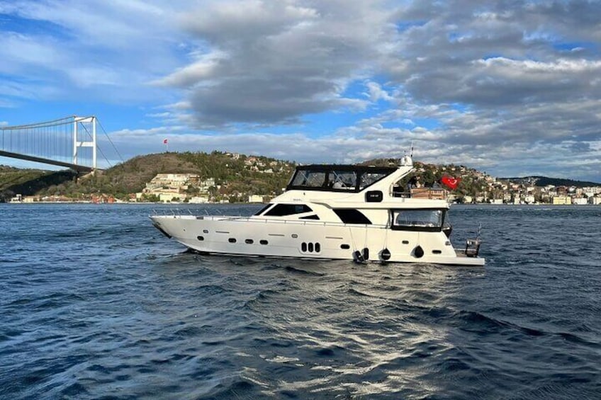 2-Hours Luxury Private Yacht Cruise on Bosphorus Istanbul 