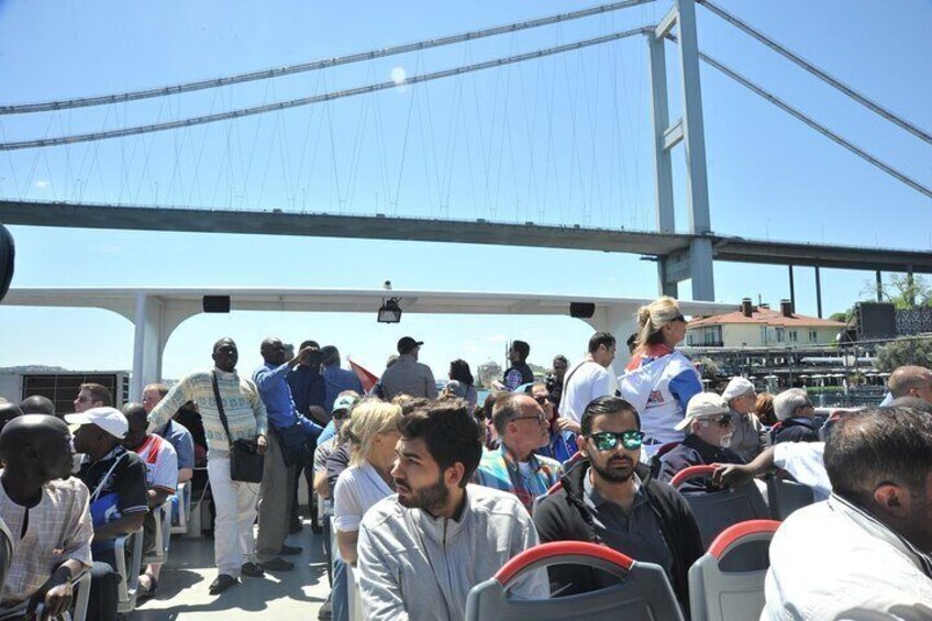 Istanbul: Bosphorus and Golden Horn Cruise with Audio Guide