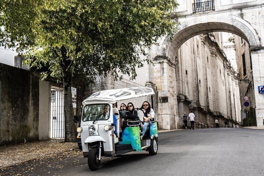 Lisbon Highlights: Private Half-Day Tuk Tuk Adventure Sightseeing