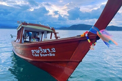 Phuket Luxury Traditional Boat Ride/Coral Island 08.30AM-01.30PM