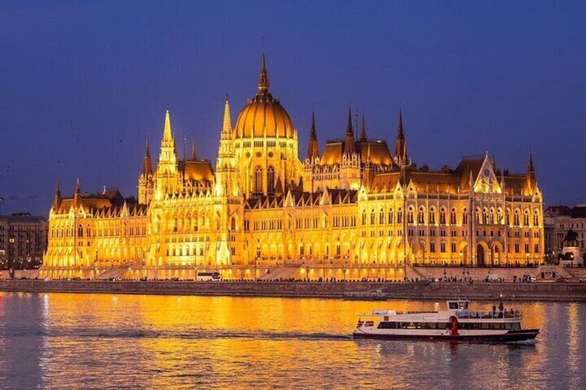 Budapest: Premium River Cruises with Welcome Tokaj Frizzante