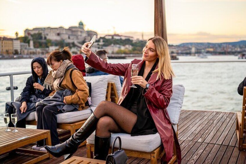 Budapest: Premium River Cruises with Welcome Tokaj Frizzante