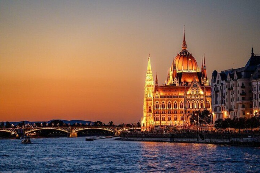 Budapest: Premium River Cruises with Welcome Tokaj Frizzante