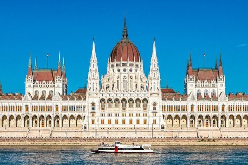 Budapest: Premium River Cruises with Welcome Tokaj Frizzante