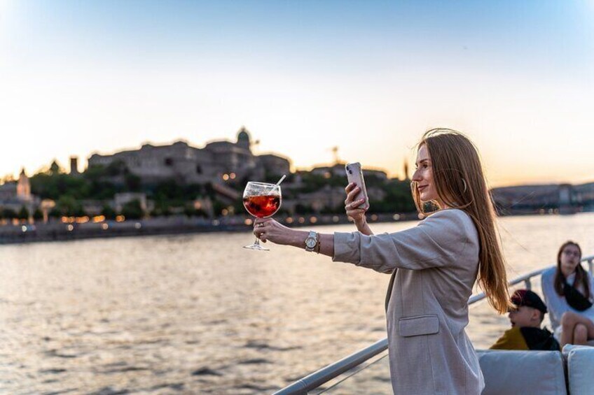 Budapest: Premium River Cruises with Welcome Tokaj Frizzante