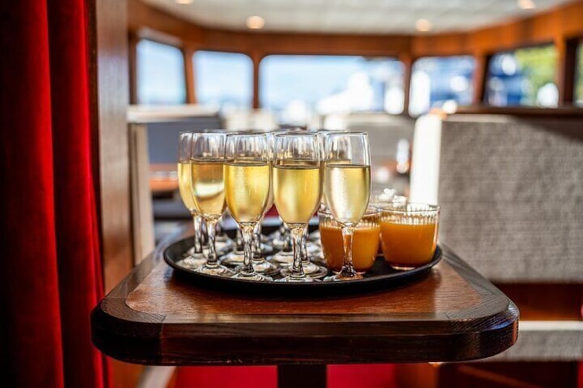 Budapest: Premium River Cruises with Welcome Tokaj Frizzante